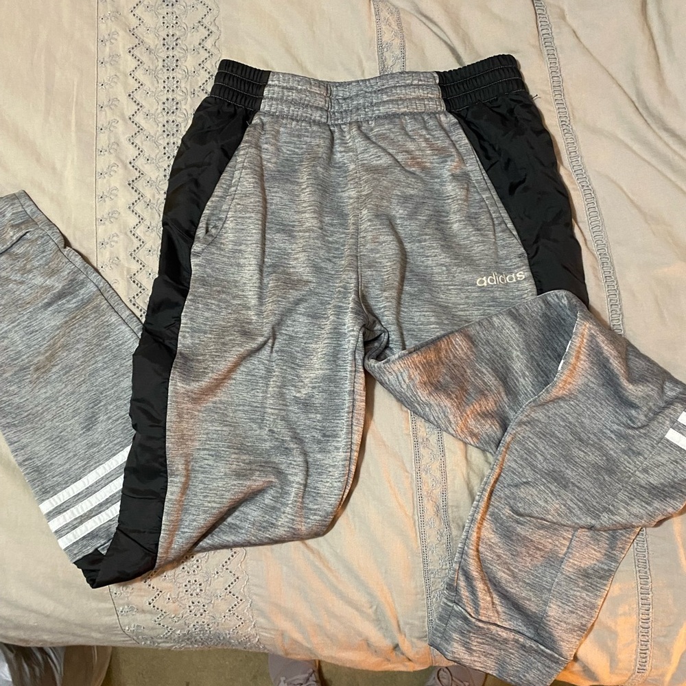 Boys size L 14/16 adidas jogger